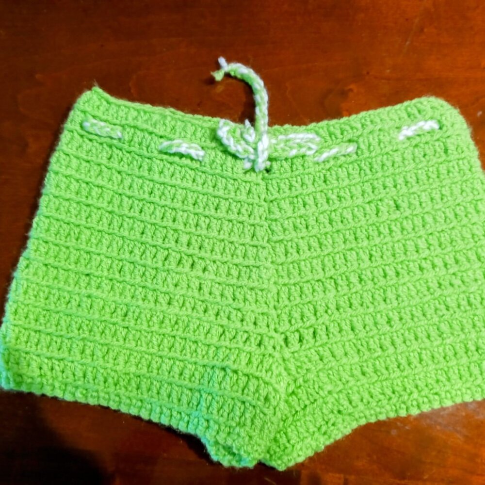 GIRL'S BEACH SHORTS  (SML)